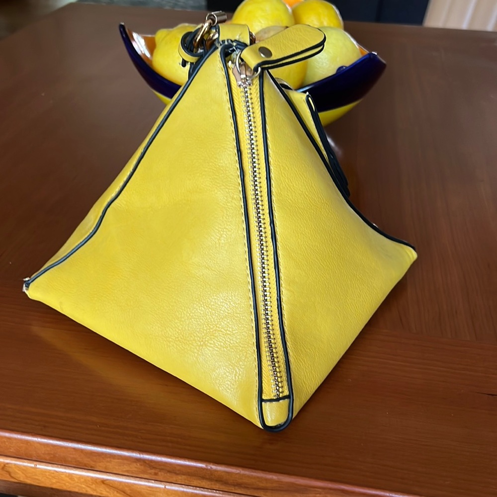 Pyramid purse